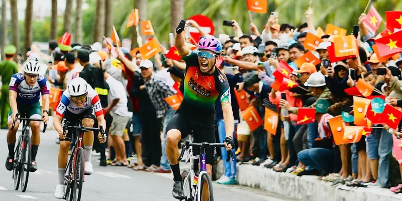 Bảng tổng sắp xáo trộn – Kỷ nguyên mới của những “chiếc áo”